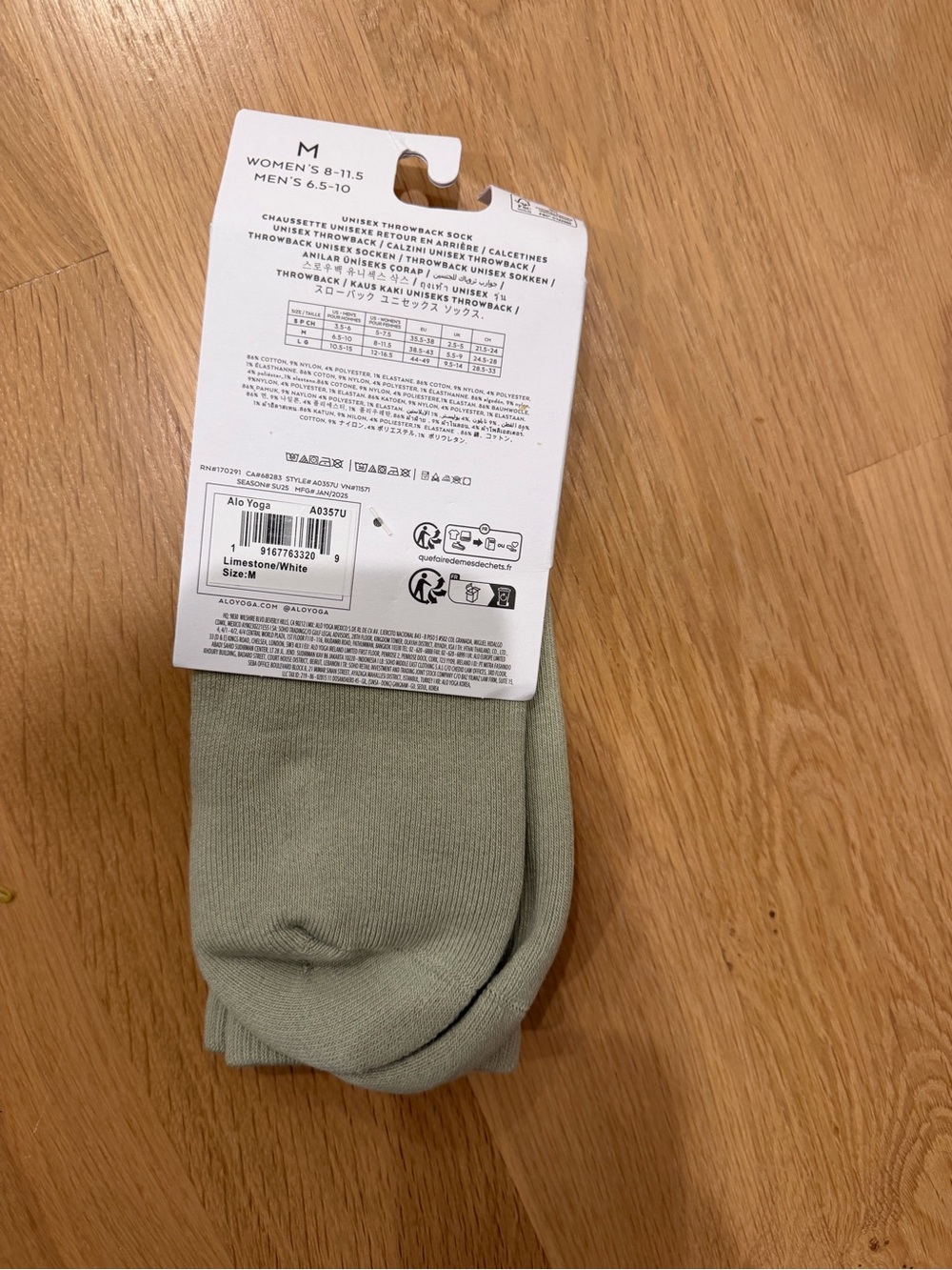 ALO Yoga Unisex Throwback Sock Size Medium - Picture 2 of 2